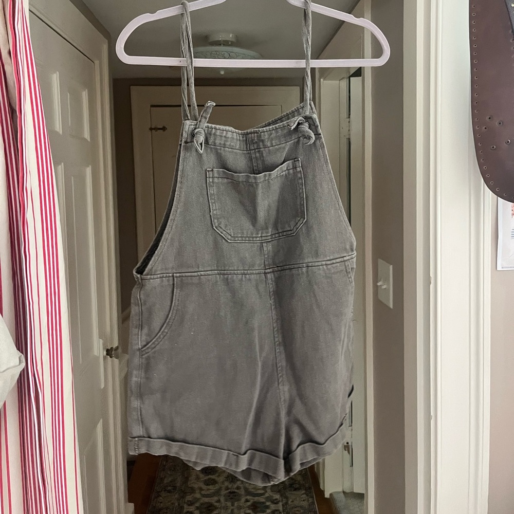 Cider Gray Adjustable Strap Shorts